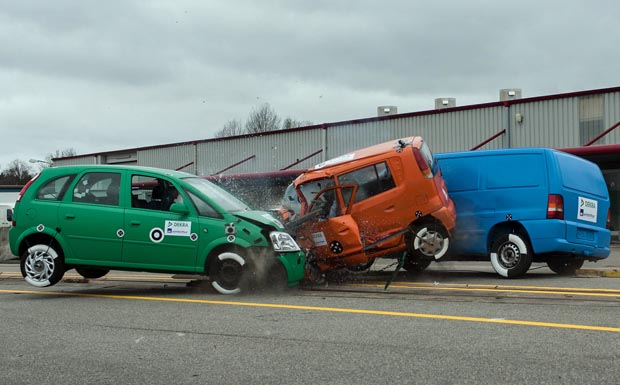 Dekra-Crashtest Autobahnbaustelle