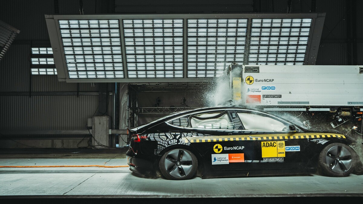 Wer am Stauende auf einen Lkw auffährt, hat wenig Überlebenschancen