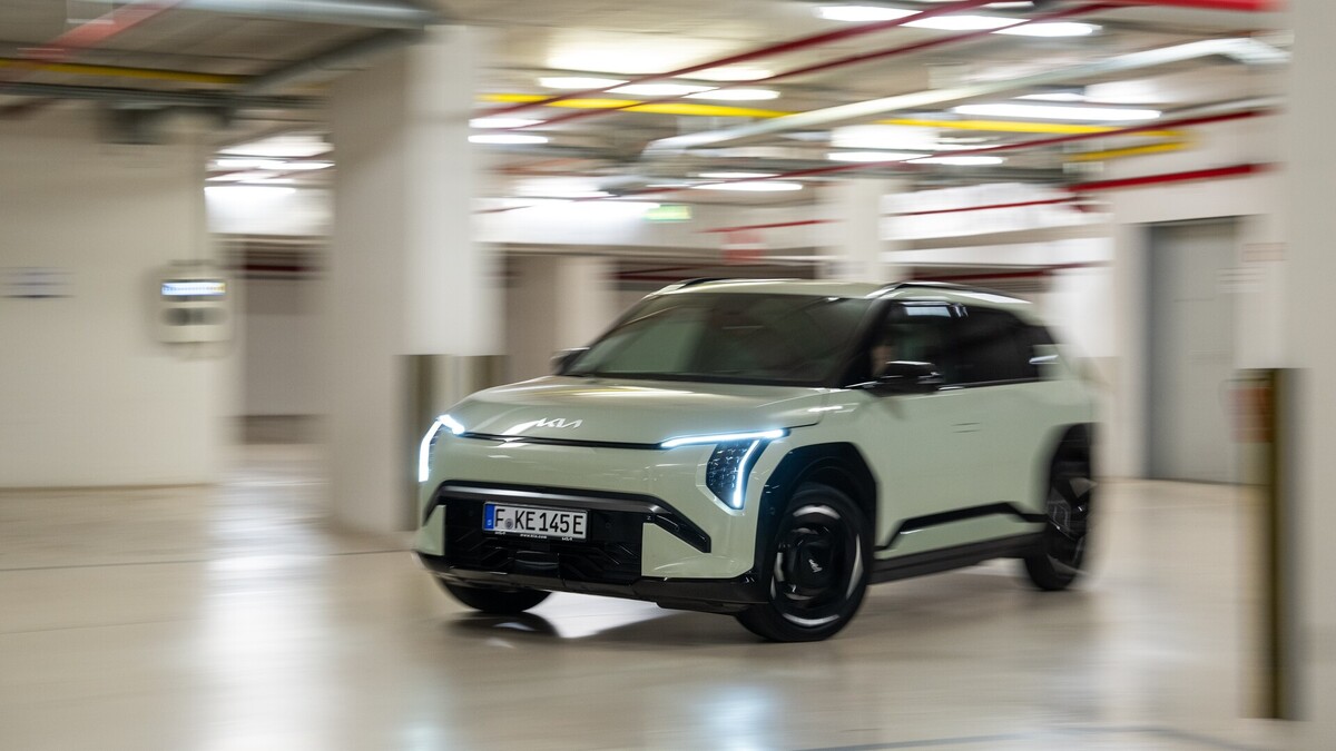 E-Autos beschleunigen zügig und fahren sehr leise E-Autos beschleunigen zügig und fahren sehr leise