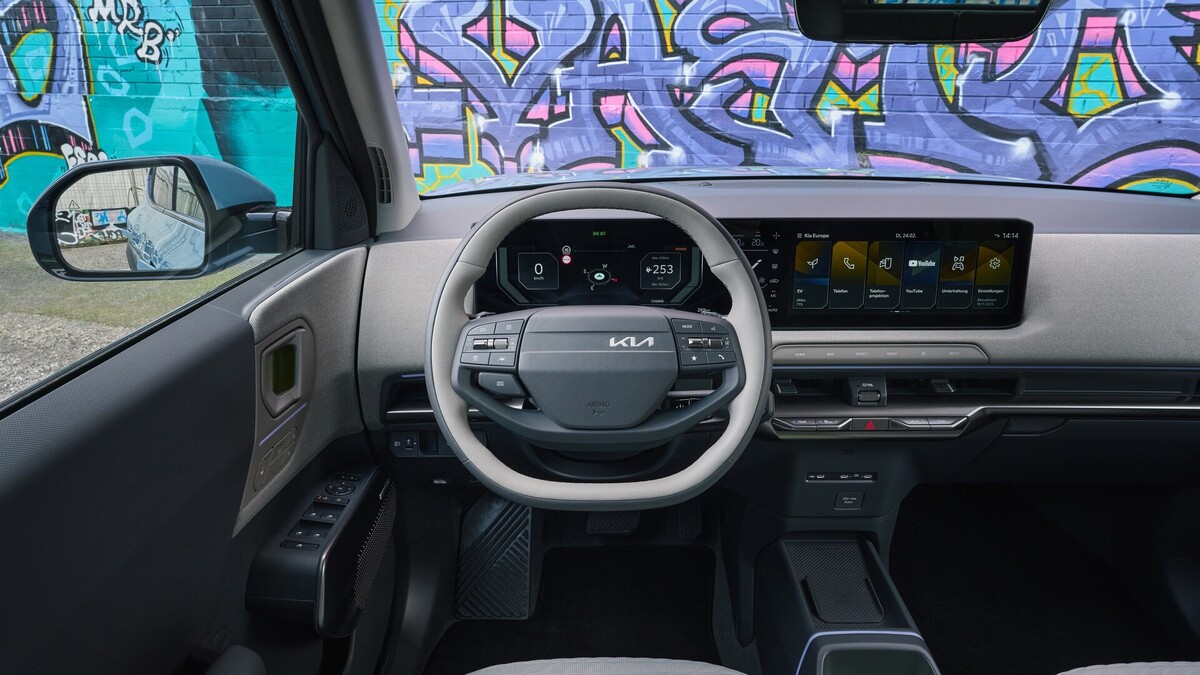Das Cockpit des Kia EV2 holt sich gute Bewertungen bei EuroNCAP