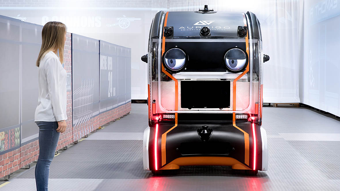 Autonome Fahrzeuge mit Bildschirmen als Augen Autonome Fahrzeuge mit Bildschirmen als Augen