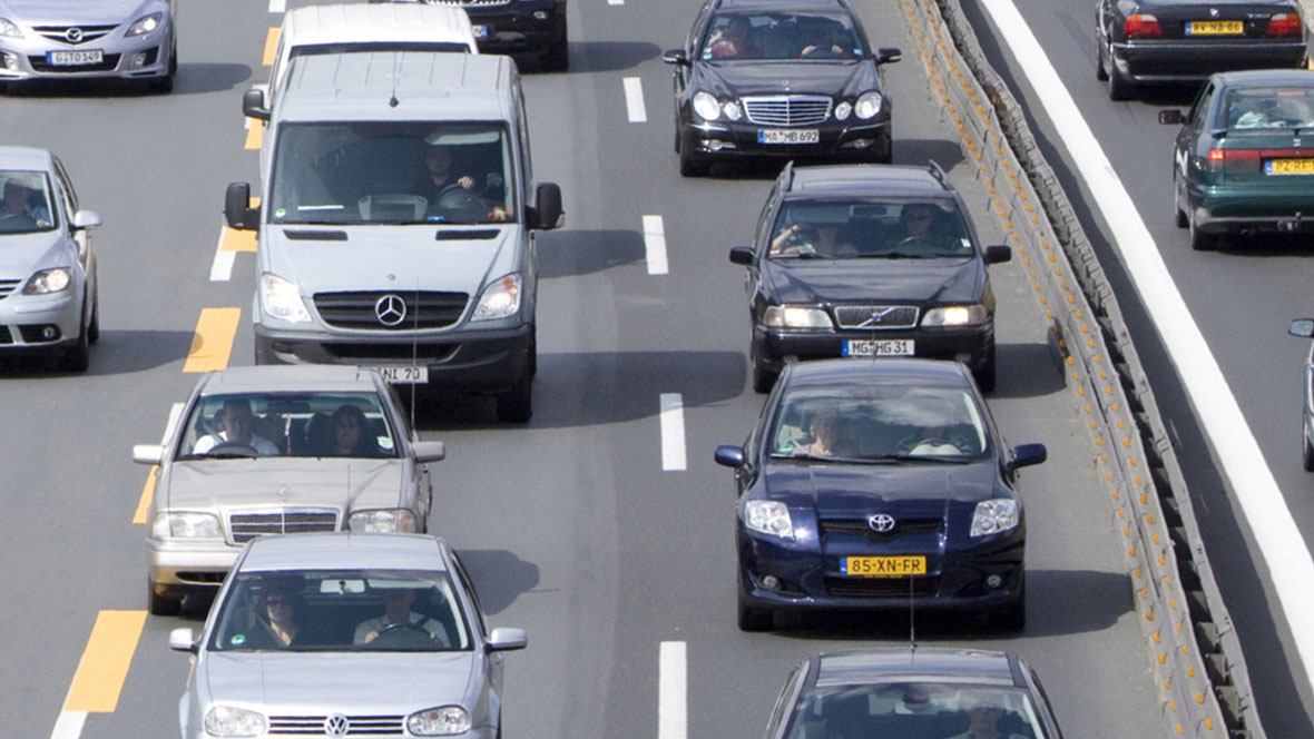 Keine waghalsige Prognose: Staus prägen wohl künftig noch mehr das Autobahn- und Straßenbild. Keine waghalsige Prognose: Staus prägen wohl künftig noch mehr das Autobahn- und Straßenbild.