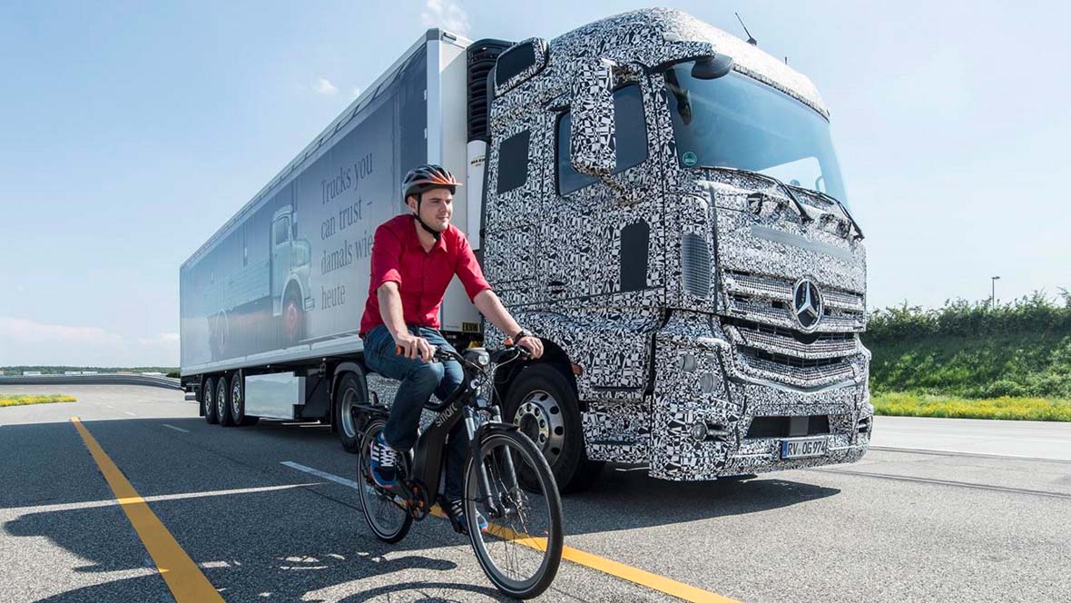 Totwinkel-Warner für abbiegende Lkw Totwinkel-Warner für abbiegende Lkw