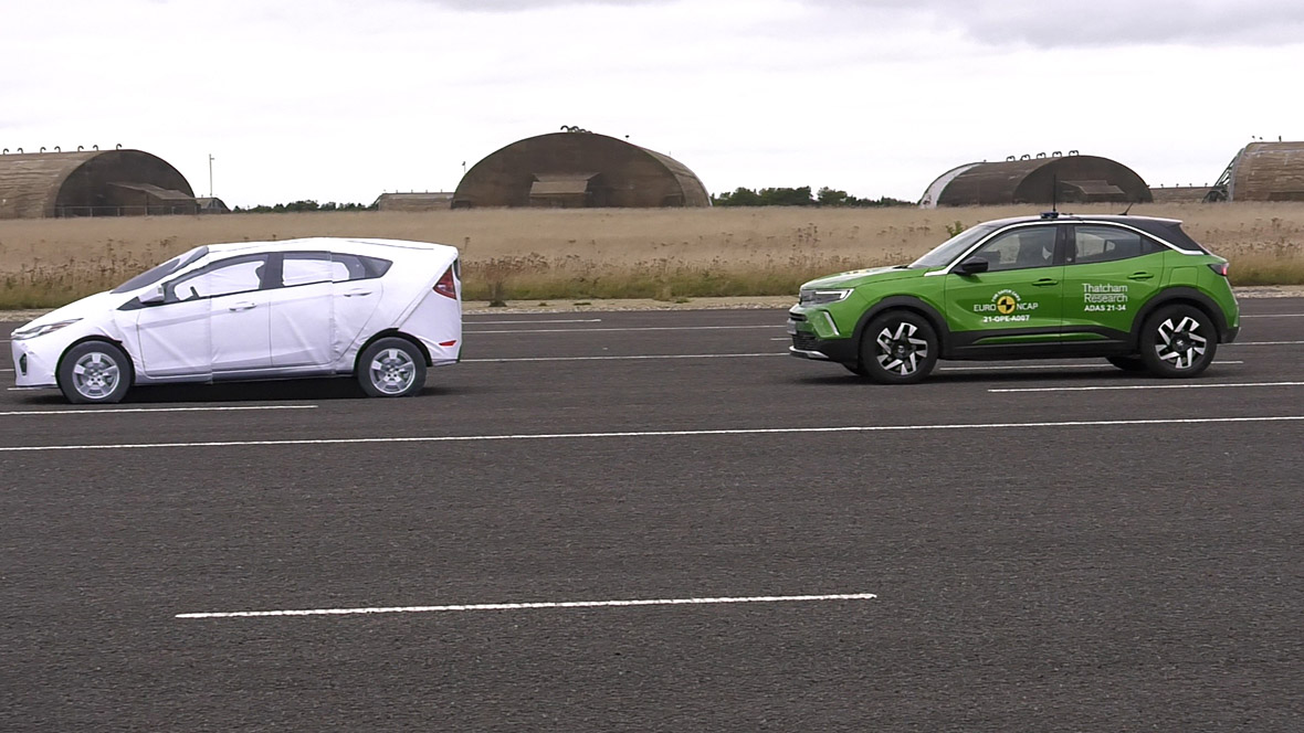 EuroNCAP Test Autobahnpilot Opel Mokka-e EuroNCAP Test Autobahnpilot Opel Mokka-e