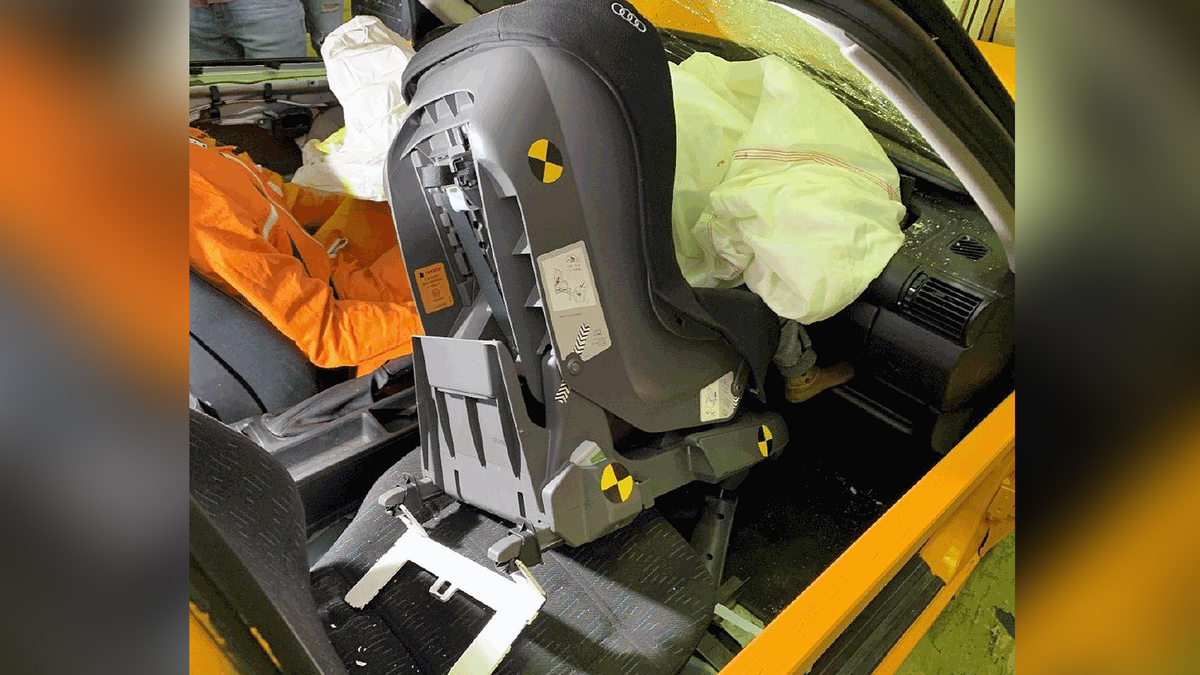 Isofix-Adapter fallen im Crashtest durch Isofix-Adapter fallen im Crashtest durch