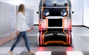 Wie sollten autonome Fahrzeuge auf Fußgänger reagieren?