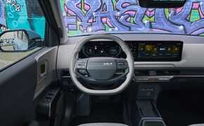 Das Cockpit des Kia EV2 holt sich gute Bewertungen bei EuroNCAP