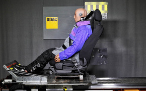 ADAC-Crashtest mit Winterkleidung ADAC-Crashtest mit Winterkleidung