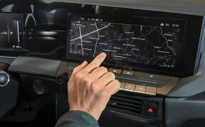 adac-ev_technik_ablenkung-display