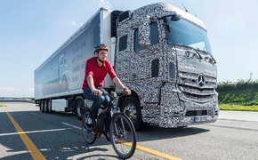 Totwinkel-Warner für abbiegende Lkw Totwinkel-Warner für abbiegende Lkw