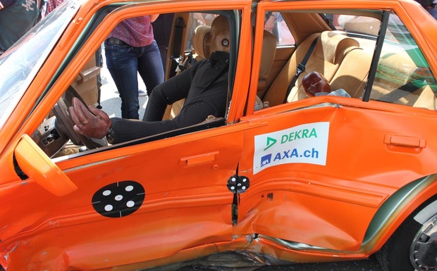 Dekra-Crashtest mit alten Autos