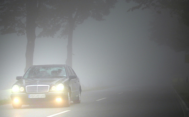 Autolicht bei Nebelfahrt