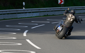 Kurvenmarkierungen_ Swen Pförtner_dpa_89536534