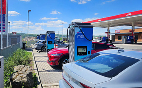 Ladesäule, Autobahn