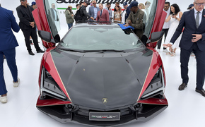 Lamborghini Revuelto SV