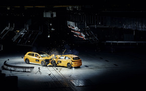 Mercedes-Benz Crashtests E-Autos