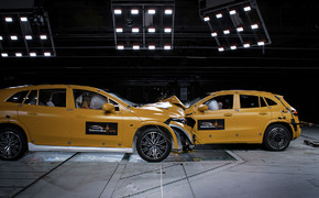 Mercedes-Benz Crashtests E-Autos