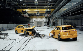 Mercedes-Benz Crashtests E-Autos