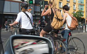 Radfahrer an einer Kreuzung Radfahrer an einer Kreuzung