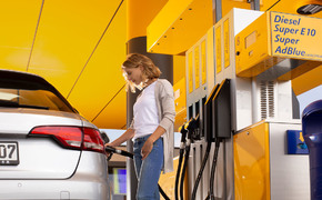 Tanken an einer JET-Tankstelle