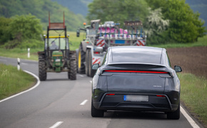 Tesla Autonomes Fahren Landstraße