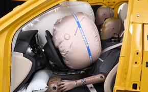 Dual-Contour-Airbag von ZF Lifetec in Action