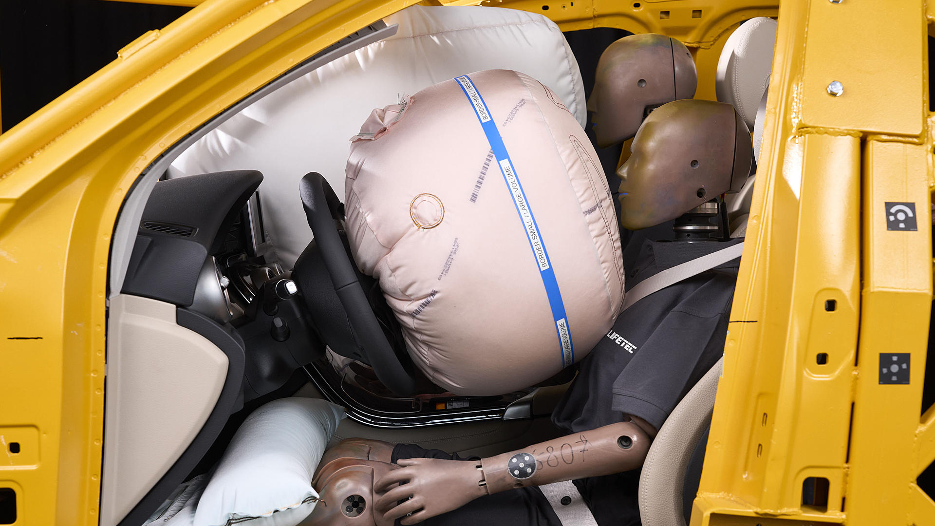 Dual-Contour-Airbag von ZF Lifetec in Action Dual-Contour-Airbag von ZF Lifetec in Action